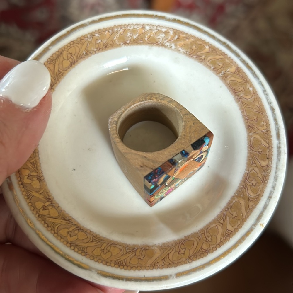 Vintage Wood & Resin Abstract Design Ring - Picture 3 of 8
